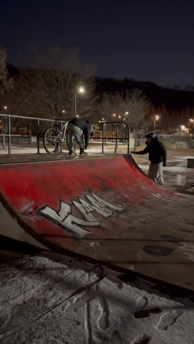 sikss_lee 게시물 이미지: 태어나서 처음 얼음을 본 청소년들
.
#난지한강공원 #리바쇼 #산악자전거 #더트야미