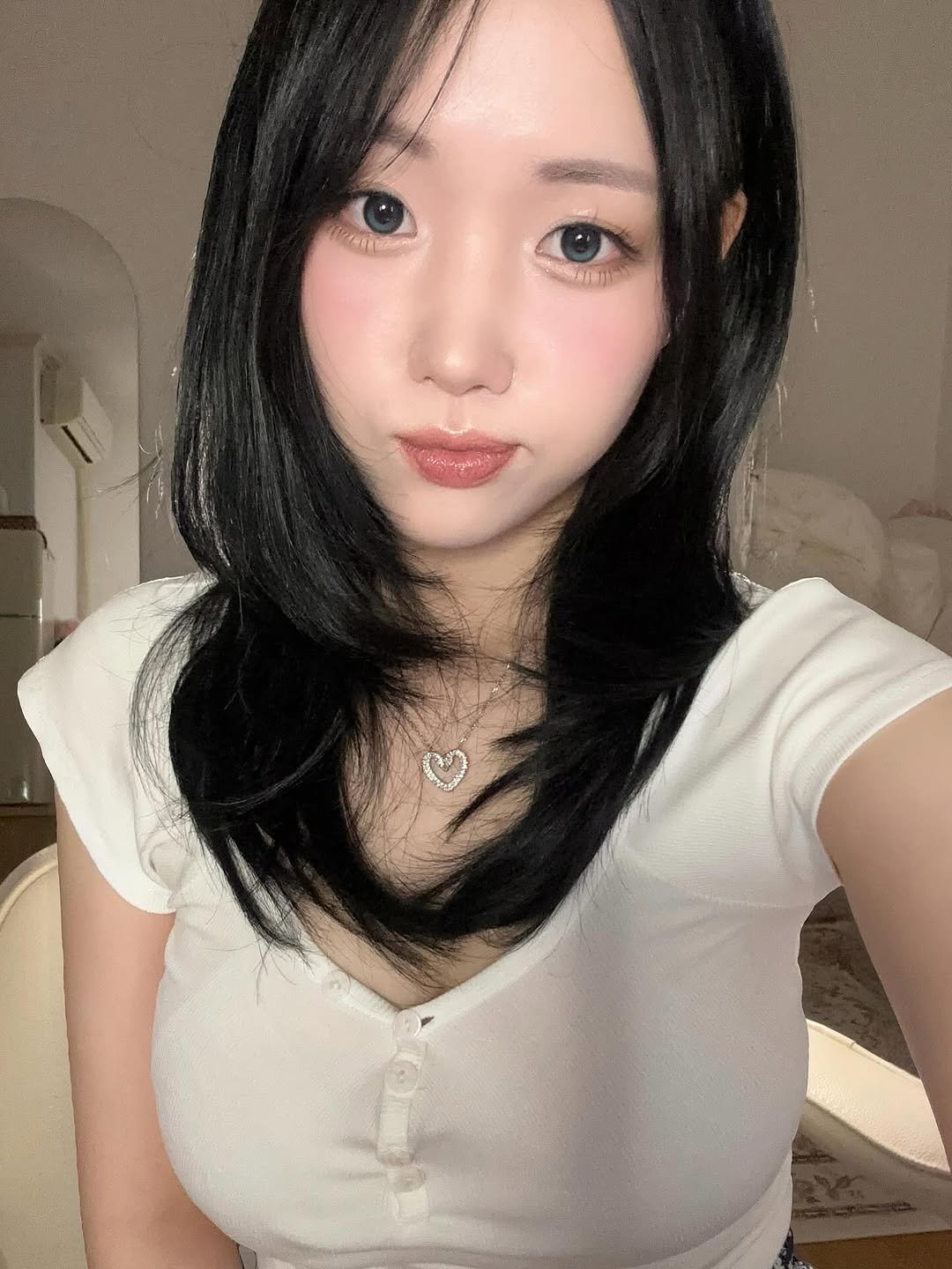 Photo by 실키🧴 on March 26, 2026. May be a selfie of one or more people, hair and text.