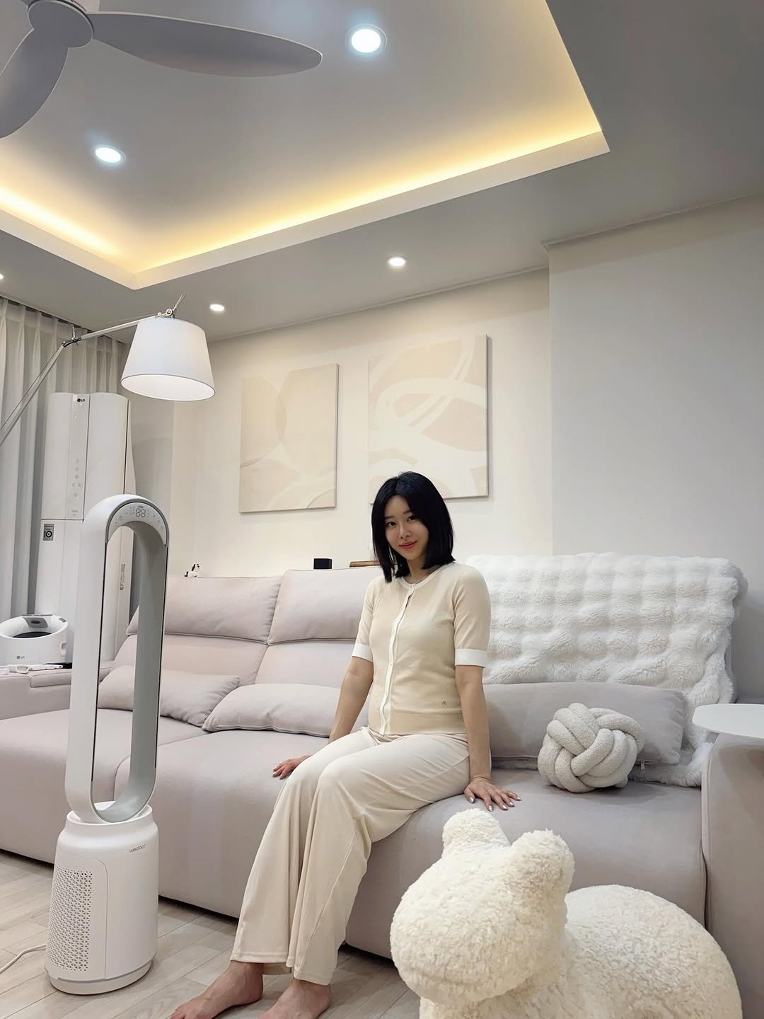 Photo shared by SILKY ꜱᴇʟғ-ᴄᴀʀᴇ | ᴍᴏᴍ-ᴛᴏ-ʙᴇ on April 24, 2026 tagging @wedoor_official. May be an image of beanbag chair, chaise lounge, armchair, indoors, bedroom and text.