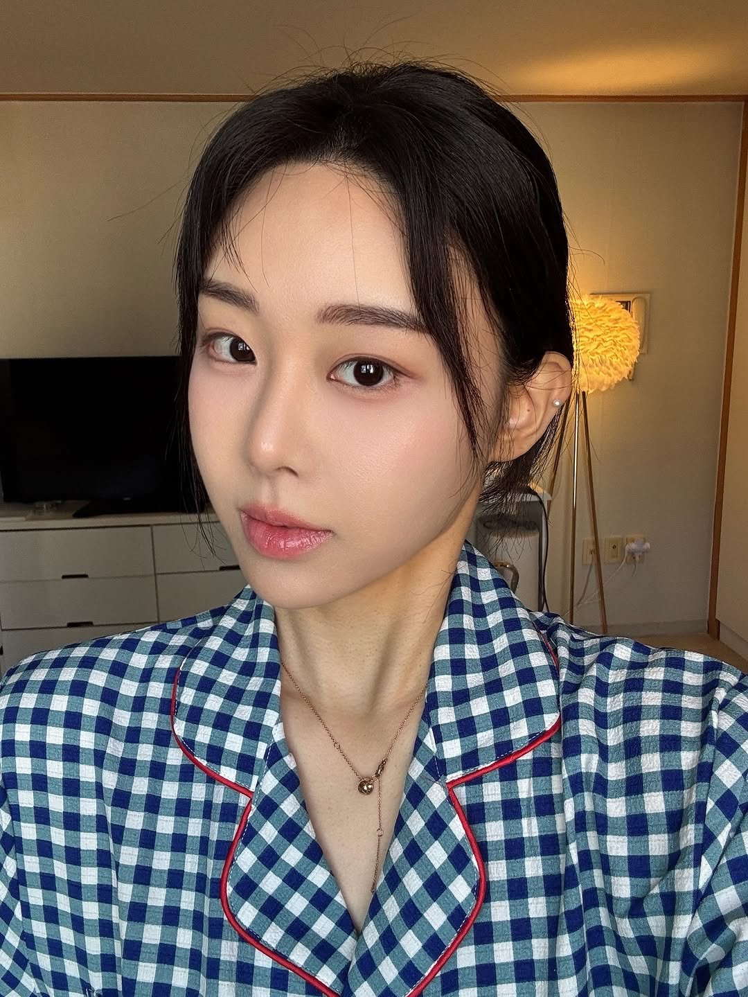 Photo by SILKY sᴇʟғ-ᴄᴀʀᴇ 운동•동안관리 on October 27, 2025. May be an image of one or more people and sleepwear.