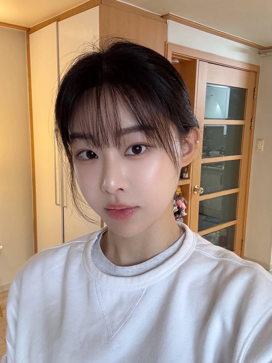 Photo by SILKY sᴇʟғ-ᴄᴀʀᴇ 운동•동안관리 on November 05, 2025. May be an image of one or more people and bangs.