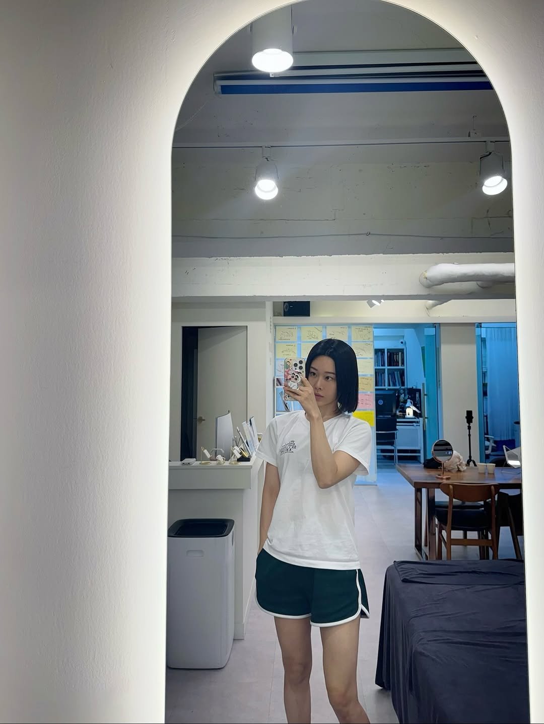 Photo by SILKY sᴇʟғ-ᴄᴀʀᴇ 운동•동안관리 on August 15, 2025. May be an image of 1 person, mirror, cornflower and text.