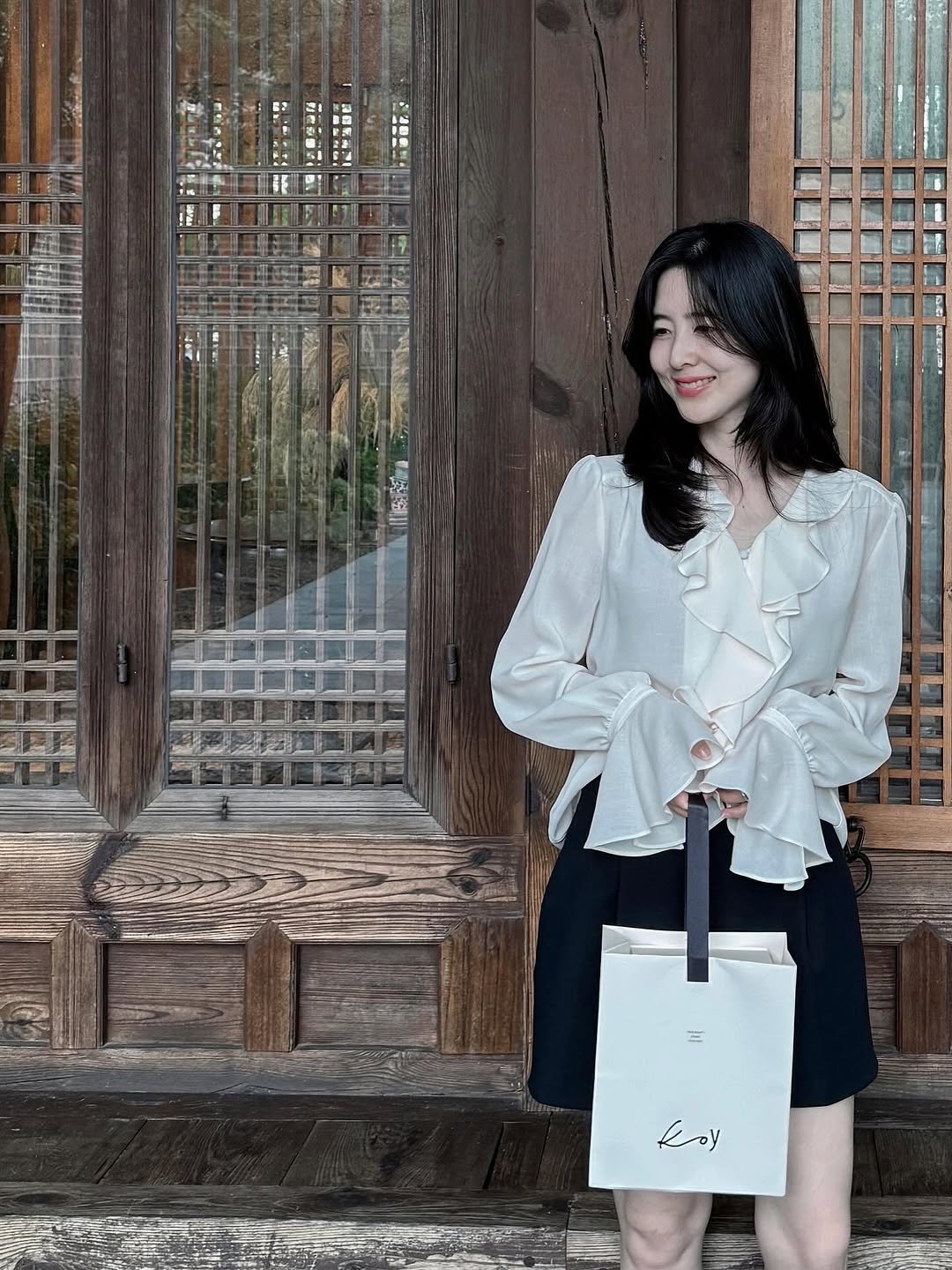 Photo by Eunbi Kim on September 17, 2025. May be an image of 1 person, clutch, blazer, purse and text that says '= koy'.
