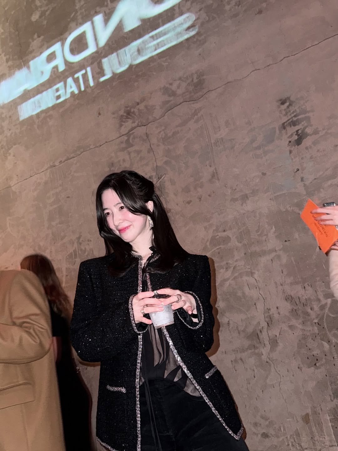 Photo by Eunbi Kim on December 20, 2025. May be an image of duffle coat, bolo tie, blazer, parka, top and text.