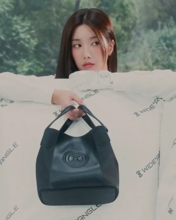 silver_rain.__ 게시물 이미지: ⠀
@wide.angle 
26 SPRING SUMMER COLLECTION