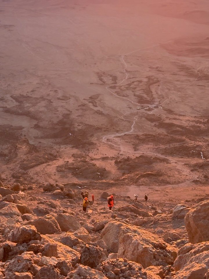 silver_rain.__ 게시물 이미지: ⠀
4일차, Kibo Hut🏔️
4,700m 돌파
춥고, 피곤하고,
그래도 여기까지...