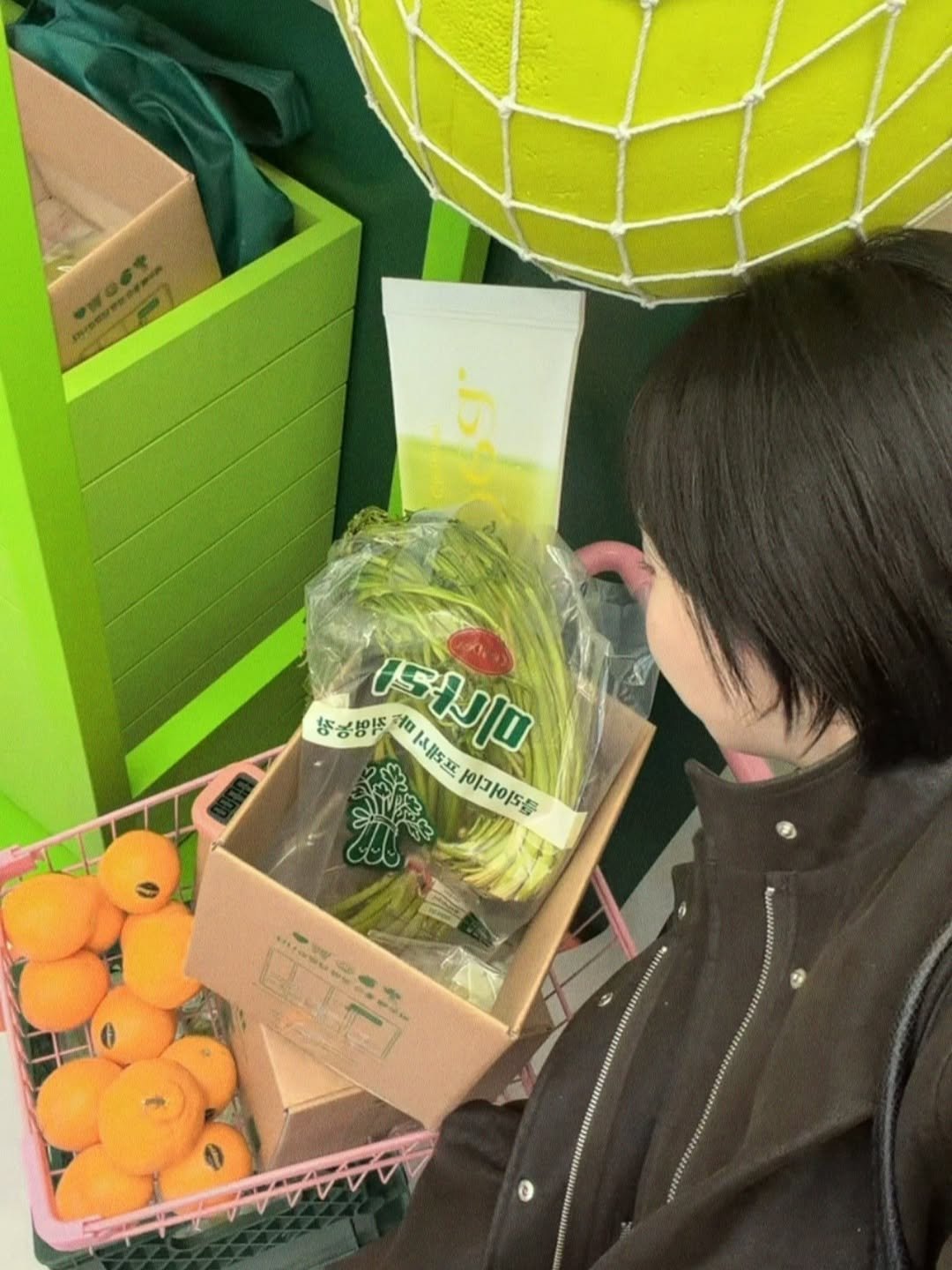 Photo by 몽지 𝚖𝚘𝚗𝚐 𝚣𝚒 💚 on March 20, 2026. May be an image of pomelo, mandarin, vegetable and text.