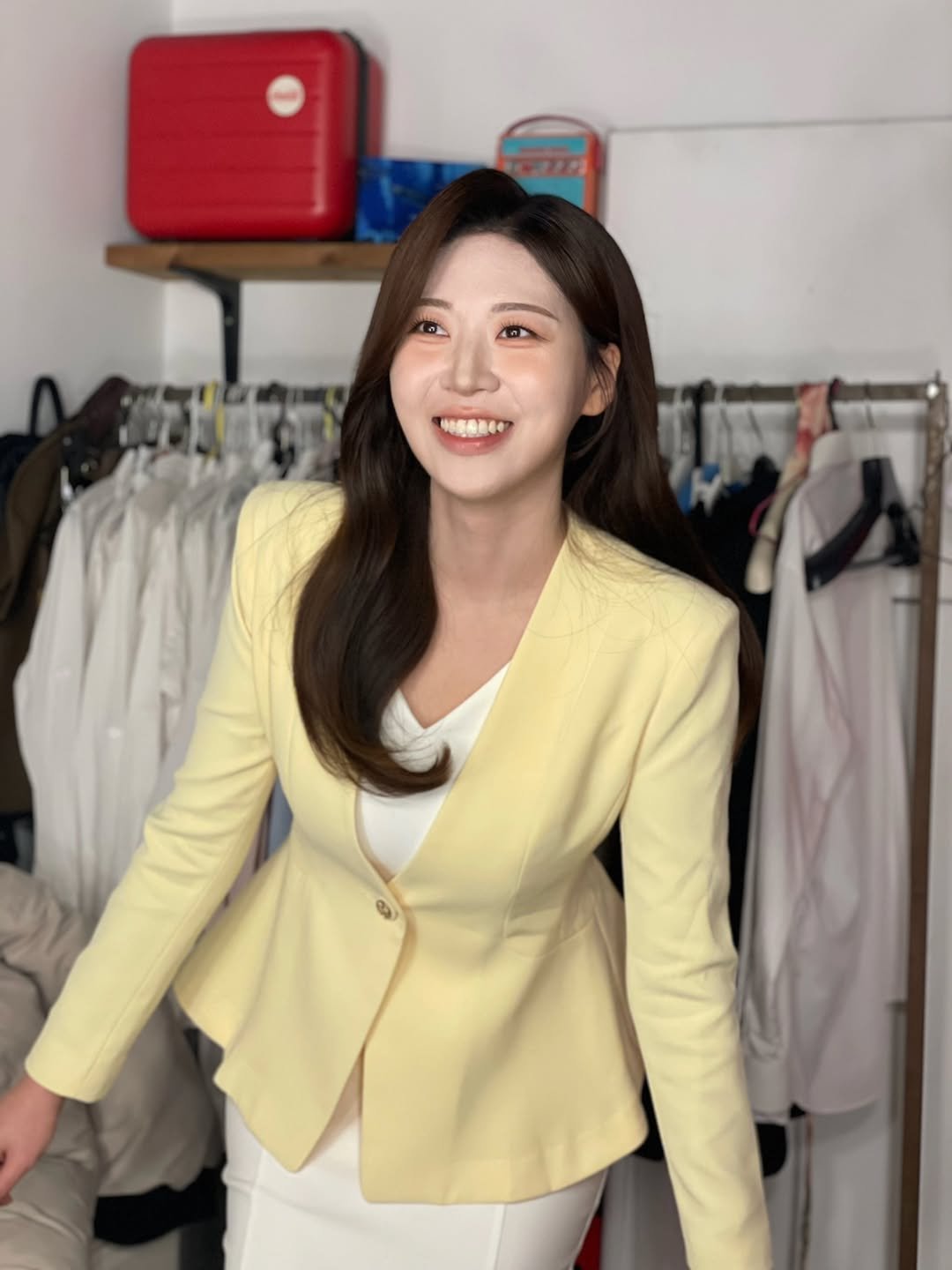 Photo shared by 취준생 아나운서 시모 on December 20, 2025 tagging @2_seo_makeup__, @midin6624, and @_with.official.