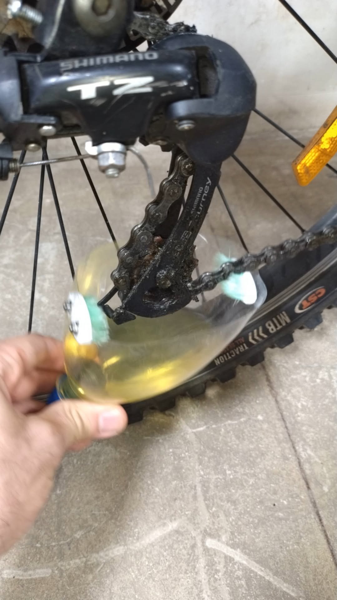 simple_creative22 게시물 이미지: Bike Chain Cleaning Trick to Get a Perfectly...