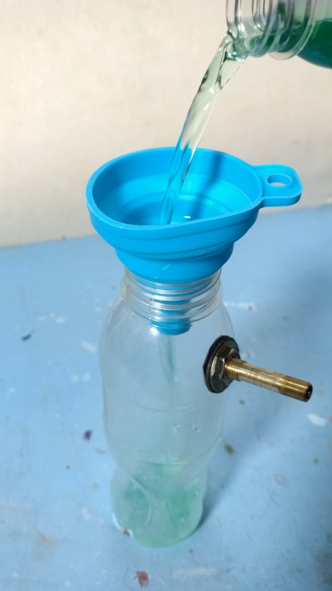 simple_creative22 게시물 이미지: Wow! A Genius DIY Trick! Car Window Cleaner...