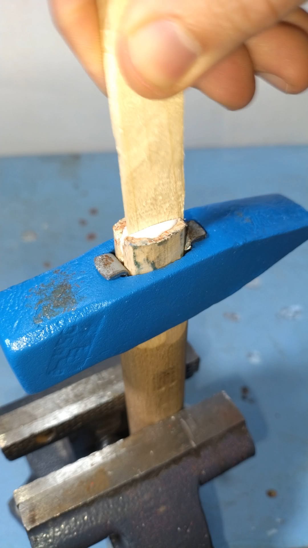 simple_creative22 게시물 이미지: Unique Hammer Handle Fixing Techniques You've...
