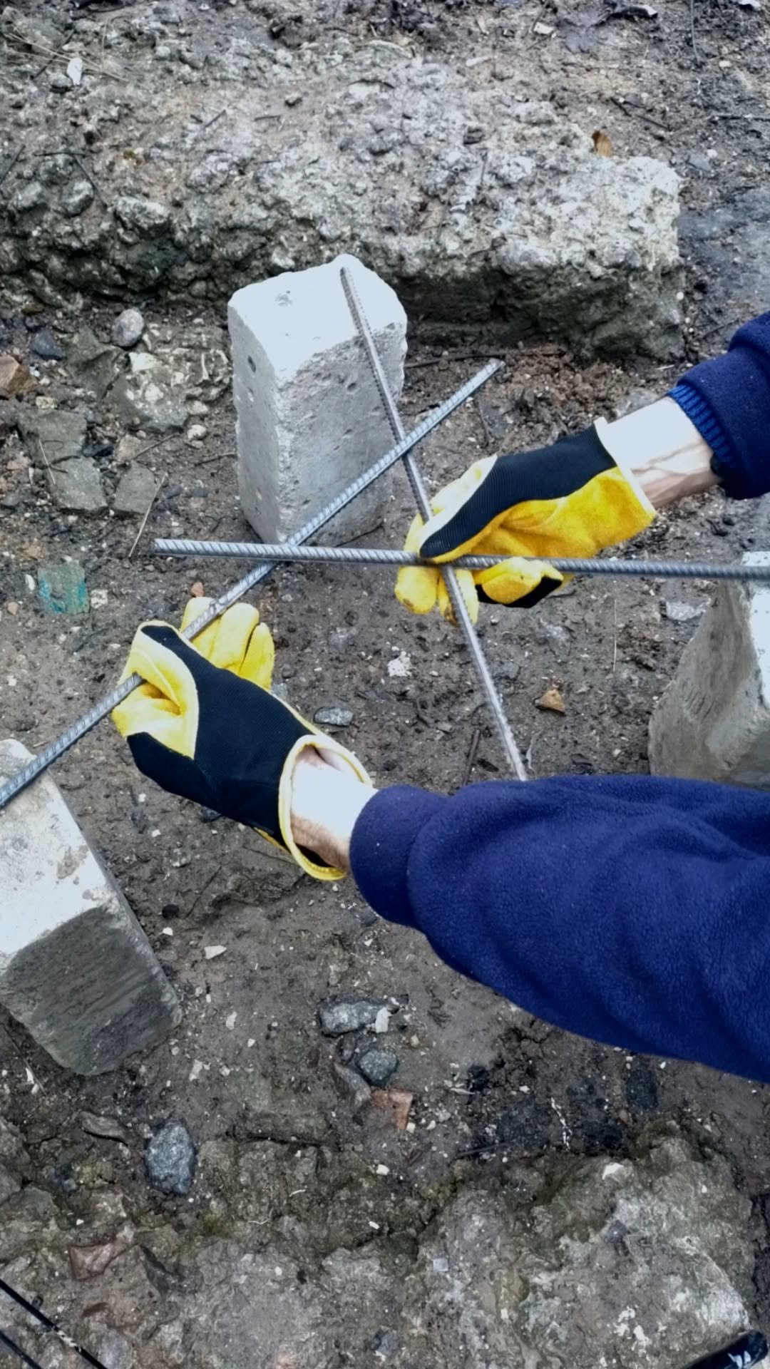 simple_creative22 게시물 이미지: How to Make a Great DIY Camping Grill Stand...