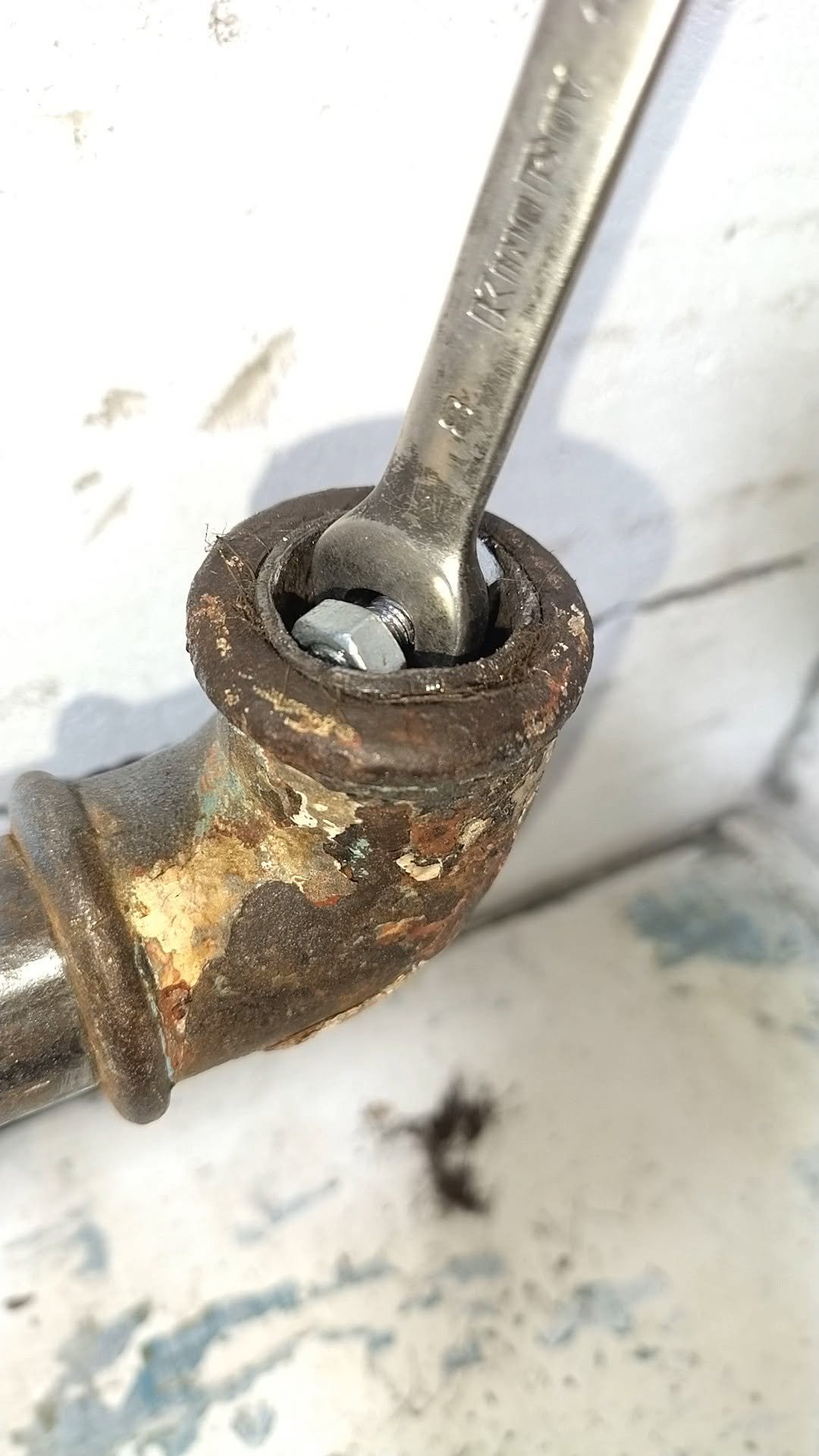 simple_creative22 게시물 이미지: Plumbers, this Bolt Trick Will Come in Handy...