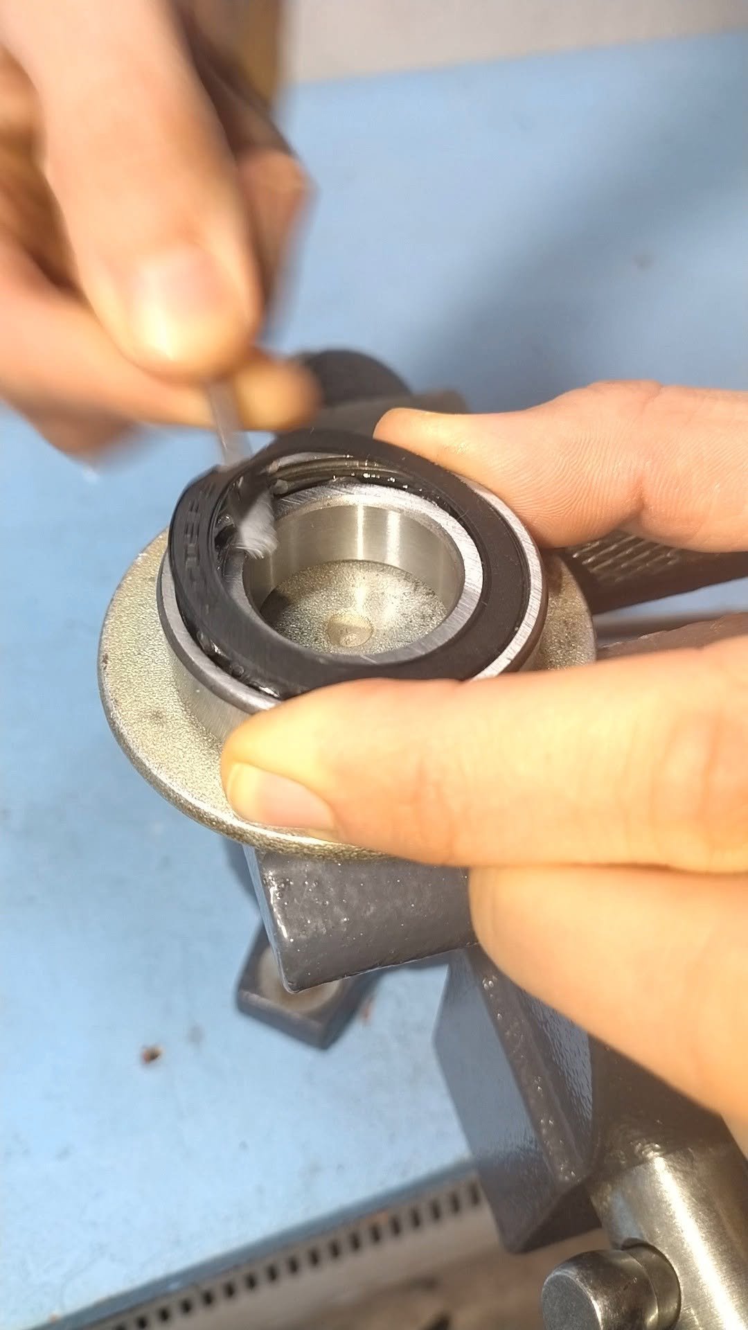 simple_creative22 게시물 이미지: A Tesla Engineer Shared a Great Trick for...