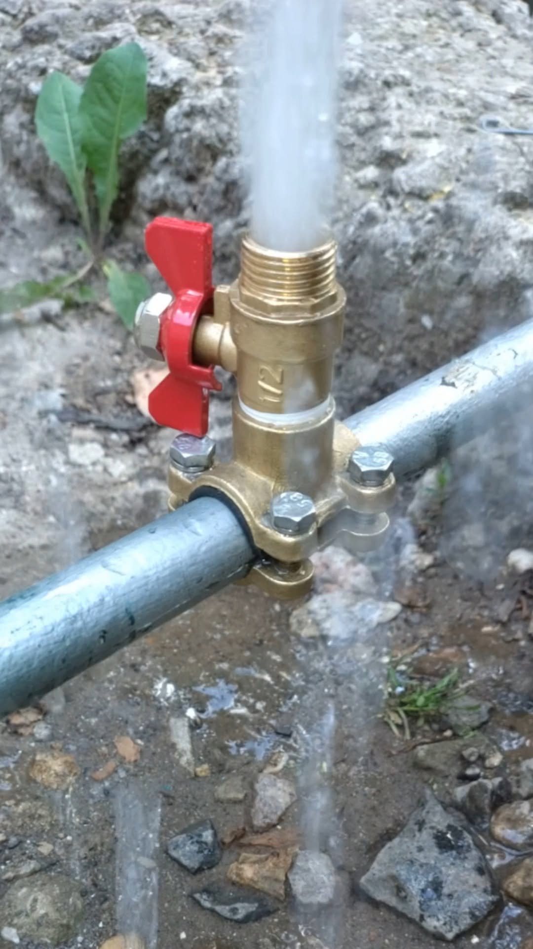 simple_creative22 게시물 이미지: DIY Plumbing Basics! How to Tap a Pressurized...
