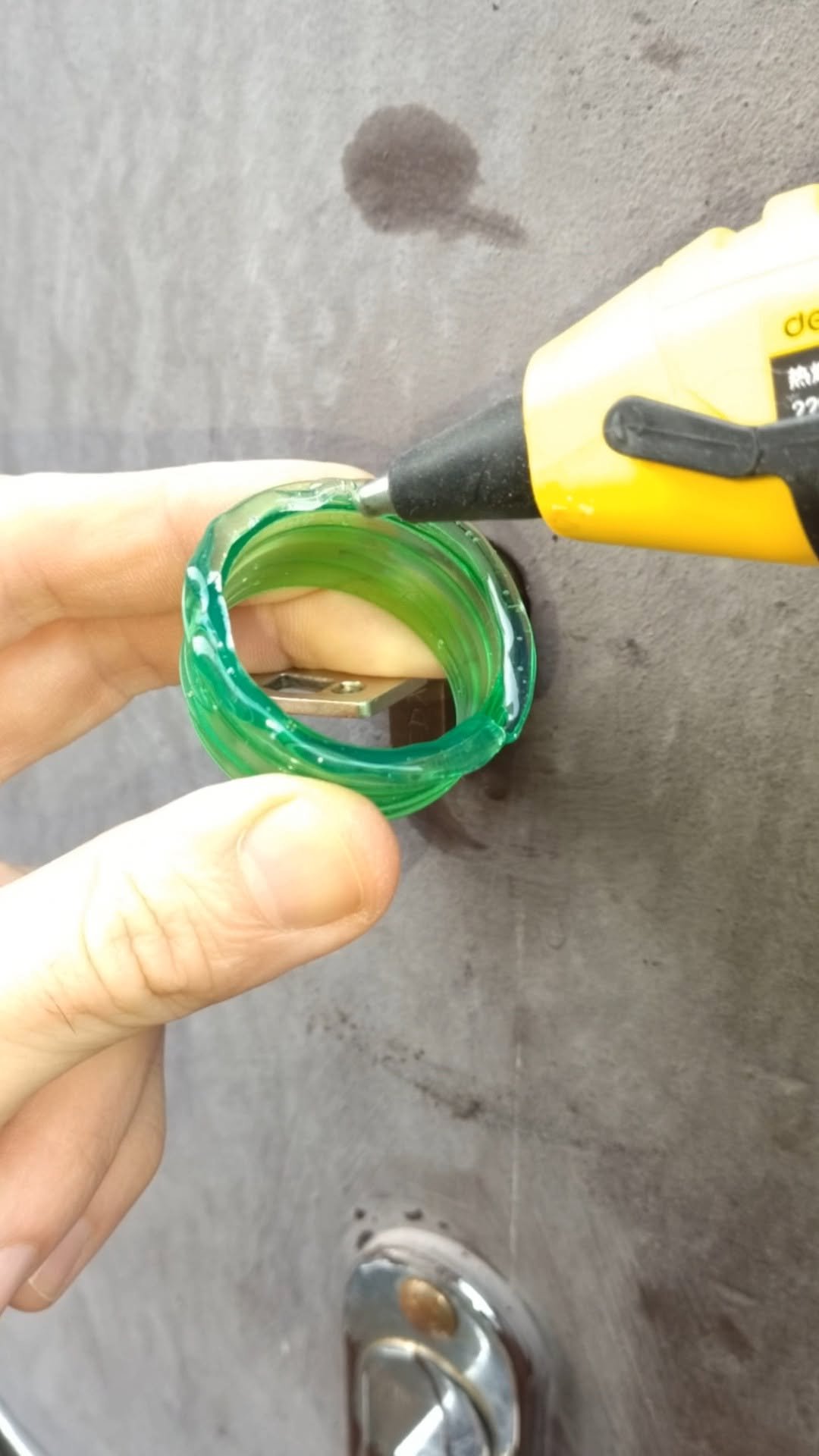 simple_creative22 게시물 이미지: A Great Method to Protect an Outdoor Door Lock...