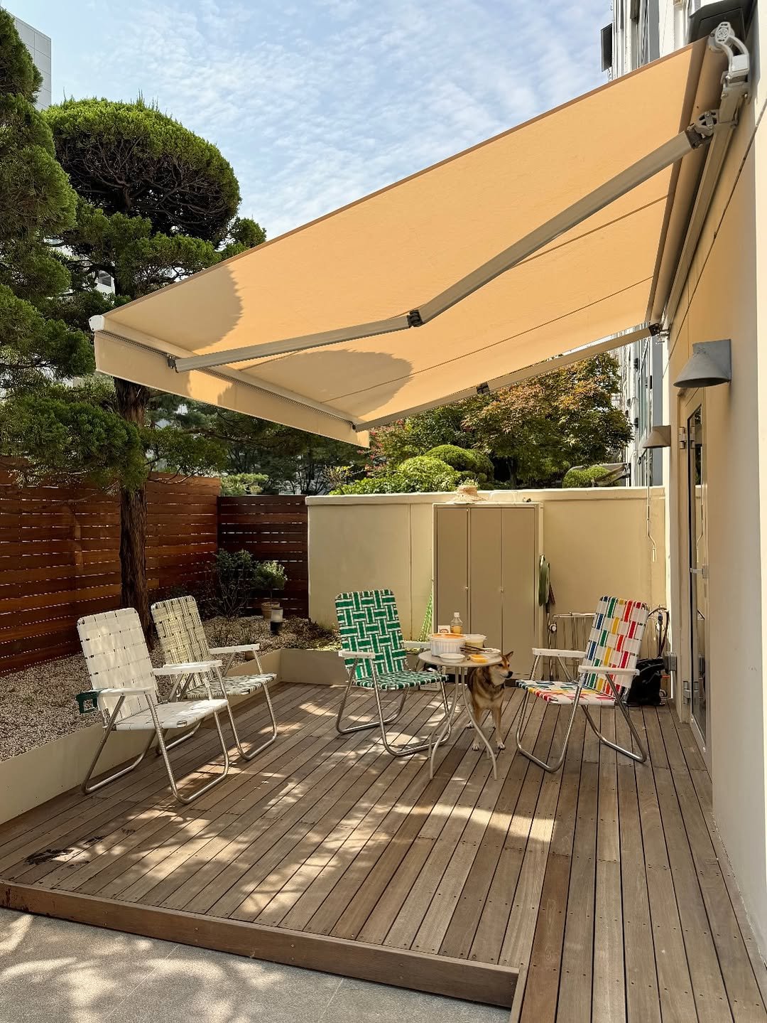 Photo by simplyrecipe / 심플리레시피 (정하윤) on October 02, 2025. May be an image of parasol, deck chair, umbrella, outdoors and text.