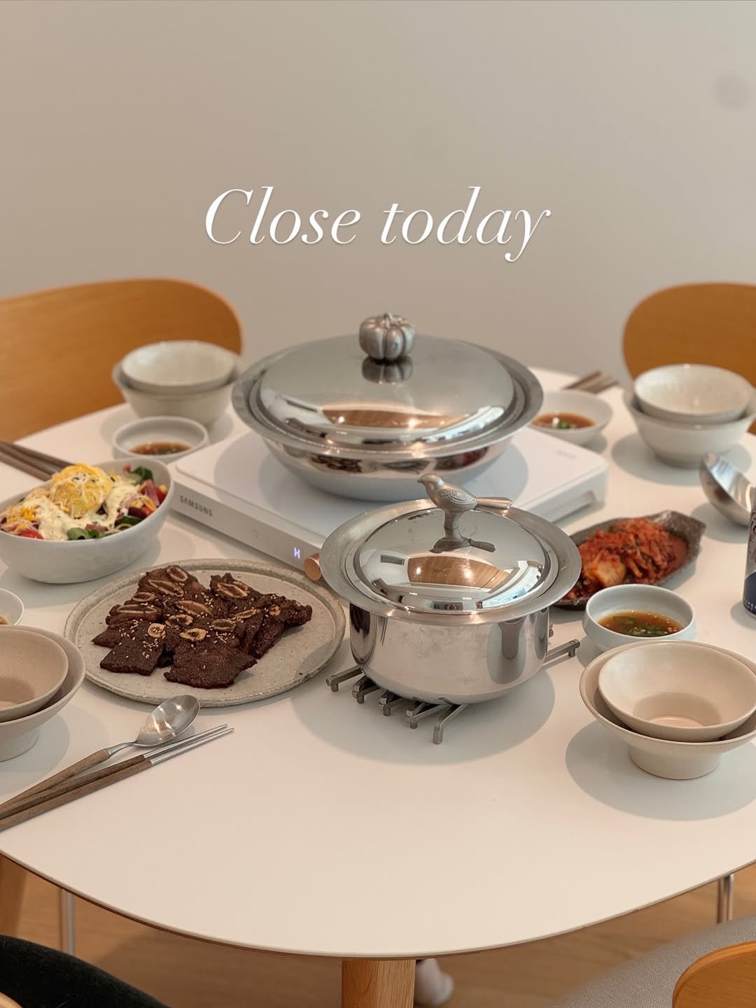 Photo by simplyrecipe / 심플리레시피 (정하윤) on April 25, 2026. May be an image of teapot, chinaware, saucer and text that says 'Close today SAMSUNG'.
