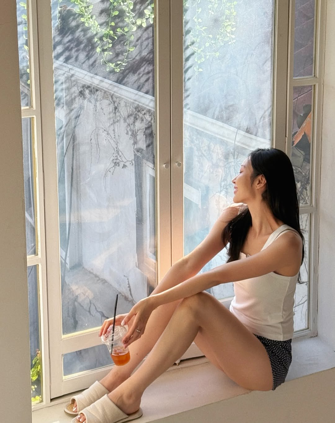 Photo by 심톨 𝐒𝐈𝐌𝐓𝐎𝐇𝐋 on August 13, 2025. May be an image of 1 person, sleepwear and text.