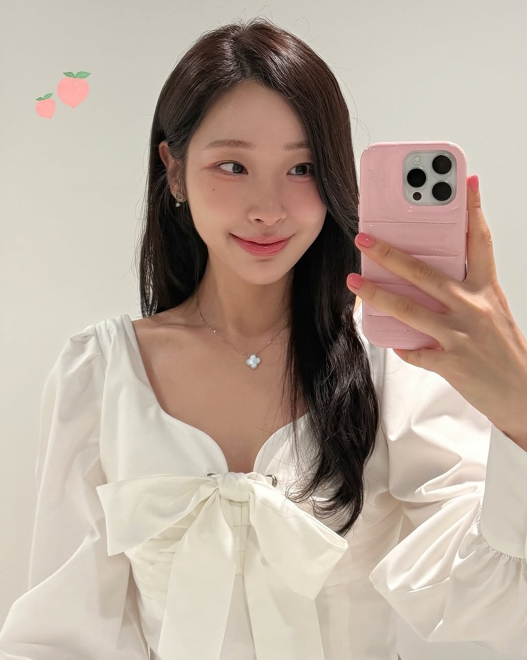 Photo by 심톨 𝐒𝐈𝐌𝐓𝐎𝐇𝐋 on September 10, 2025. May be an image of 1 person, hair, top and text.
