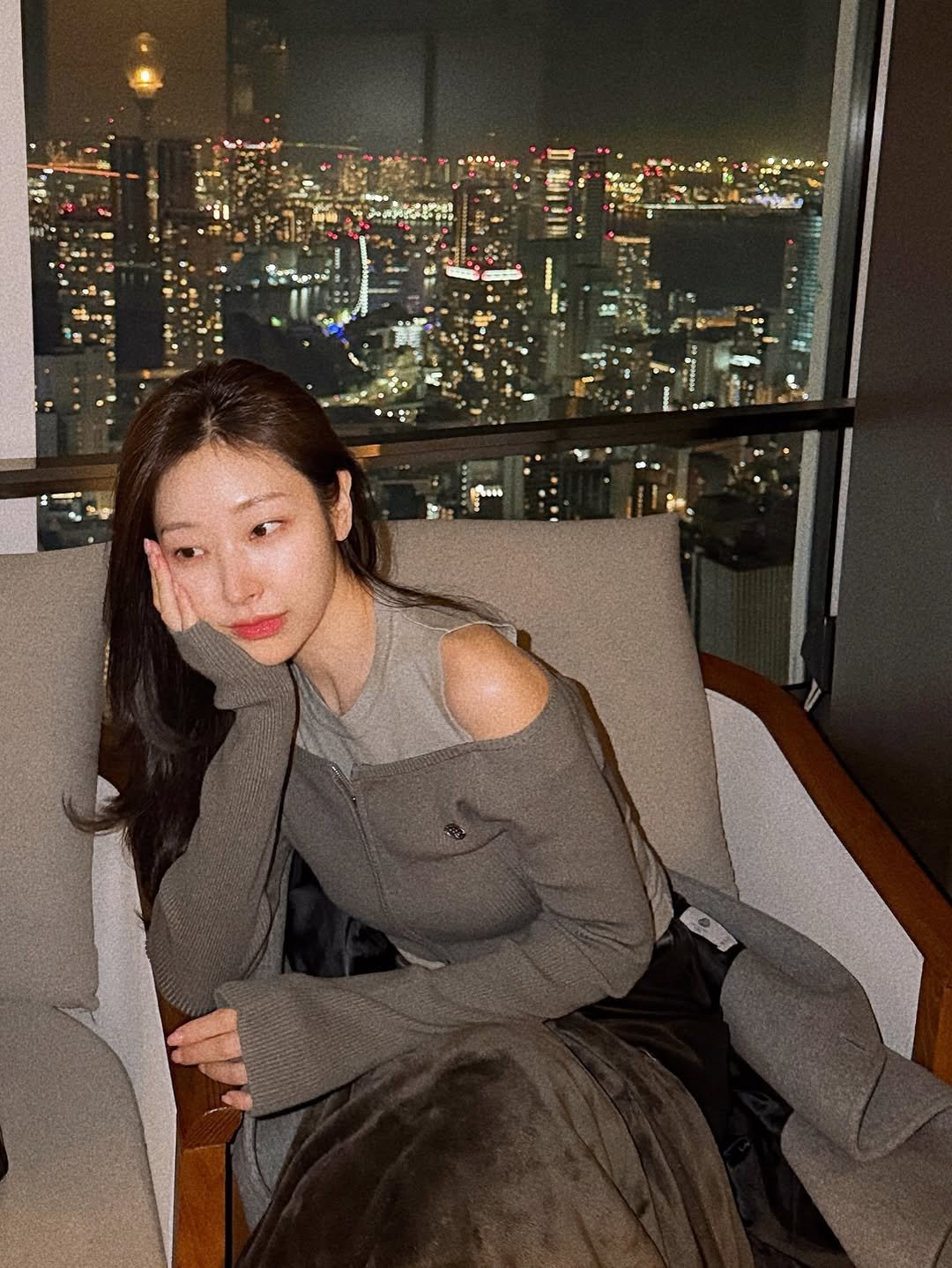 Photo by 심톨 𝐒𝐈𝐌𝐓𝐎𝐇𝐋 on January 30, 2026. May be an image of night and text.