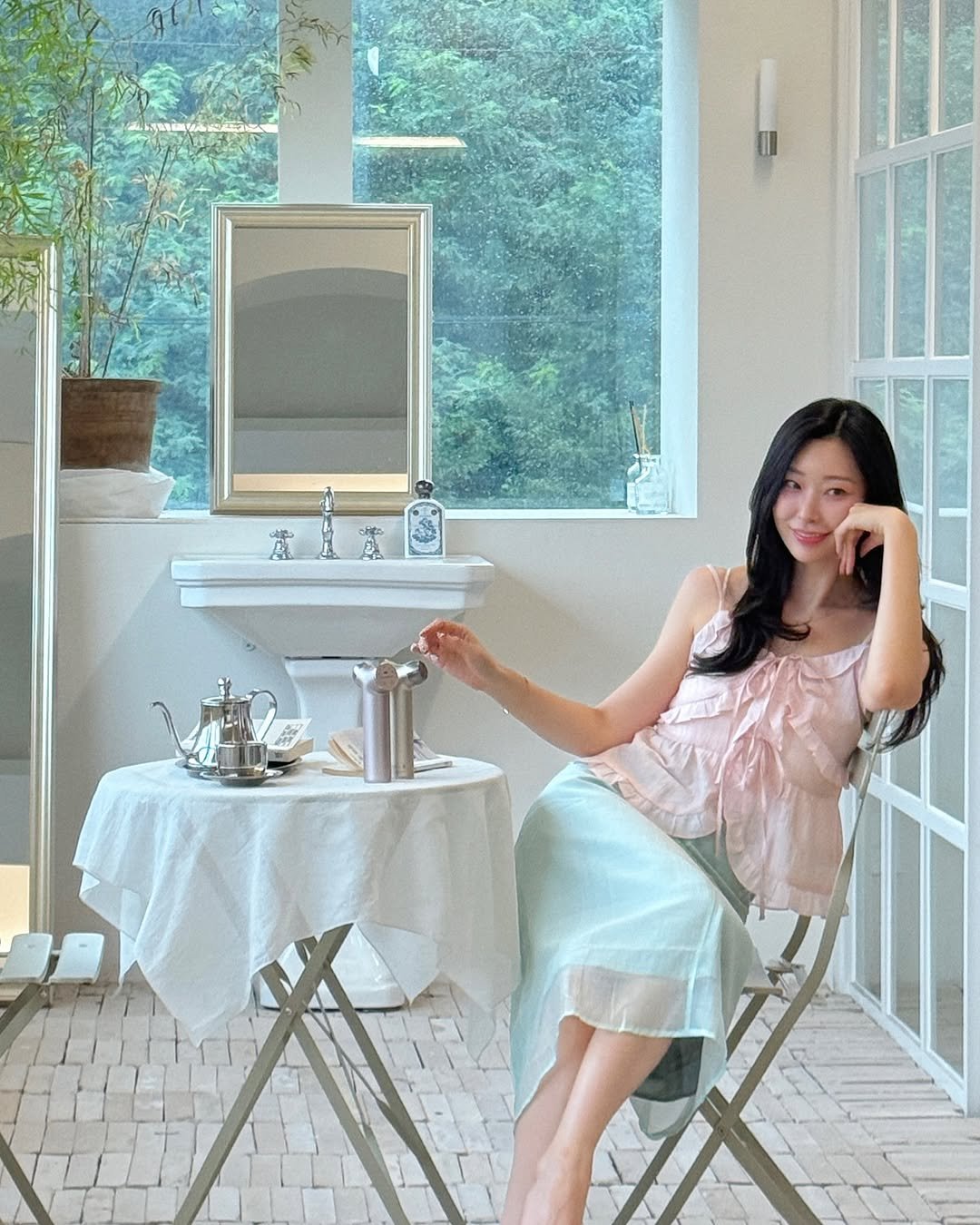 Photo shared by 심톨 𝐒𝐈𝐌𝐓𝐎𝐇𝐋 on August 07, 2025 tagging @quadthera.official. May be an image of 1 person, slip, sleepwear, bath robe, dress, chemise and text.