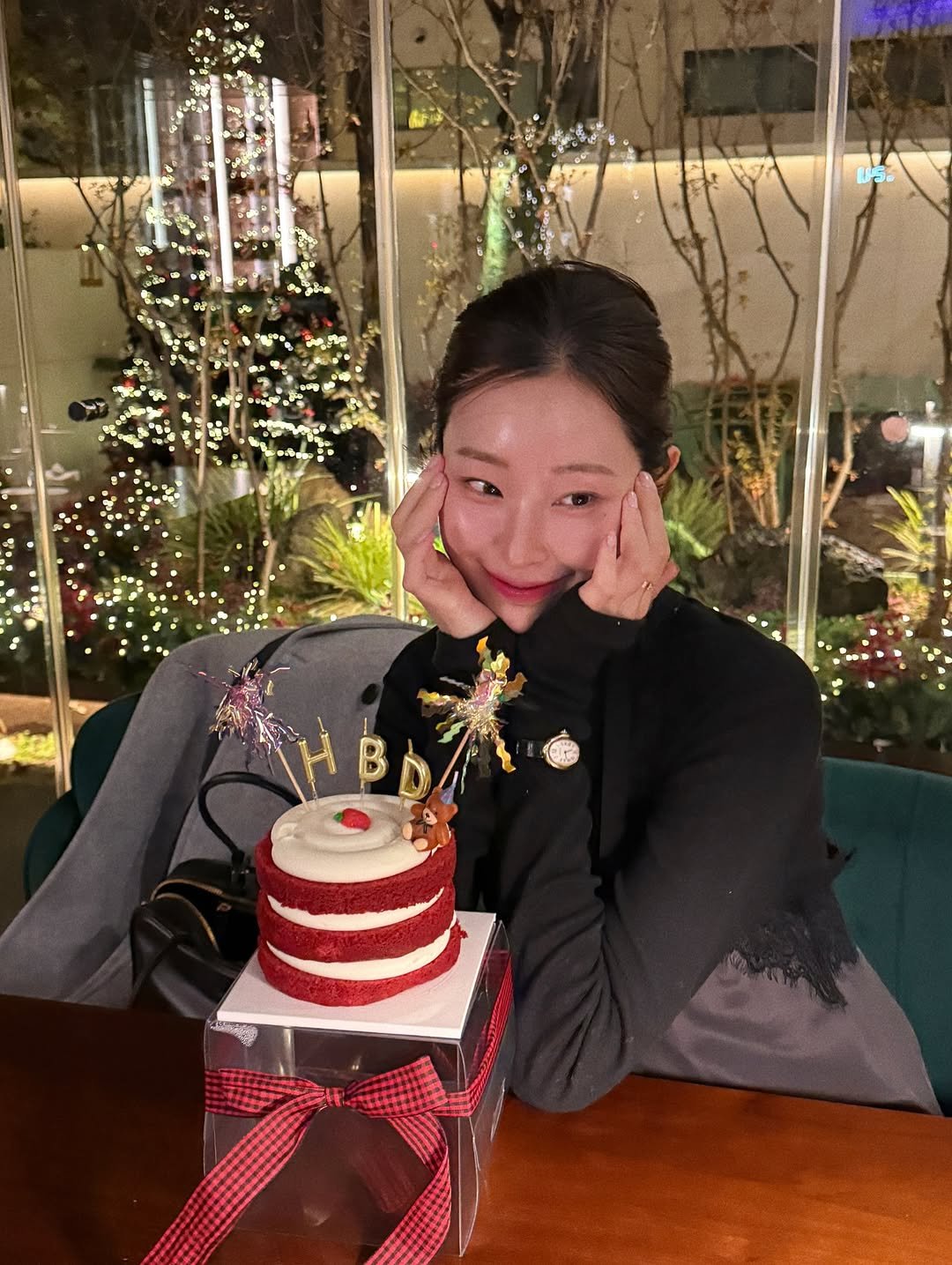 Photo by 심톨 𝐒𝐈𝐌𝐓𝐎𝐇𝐋 on December 14, 2025. May be an image of cake and text.