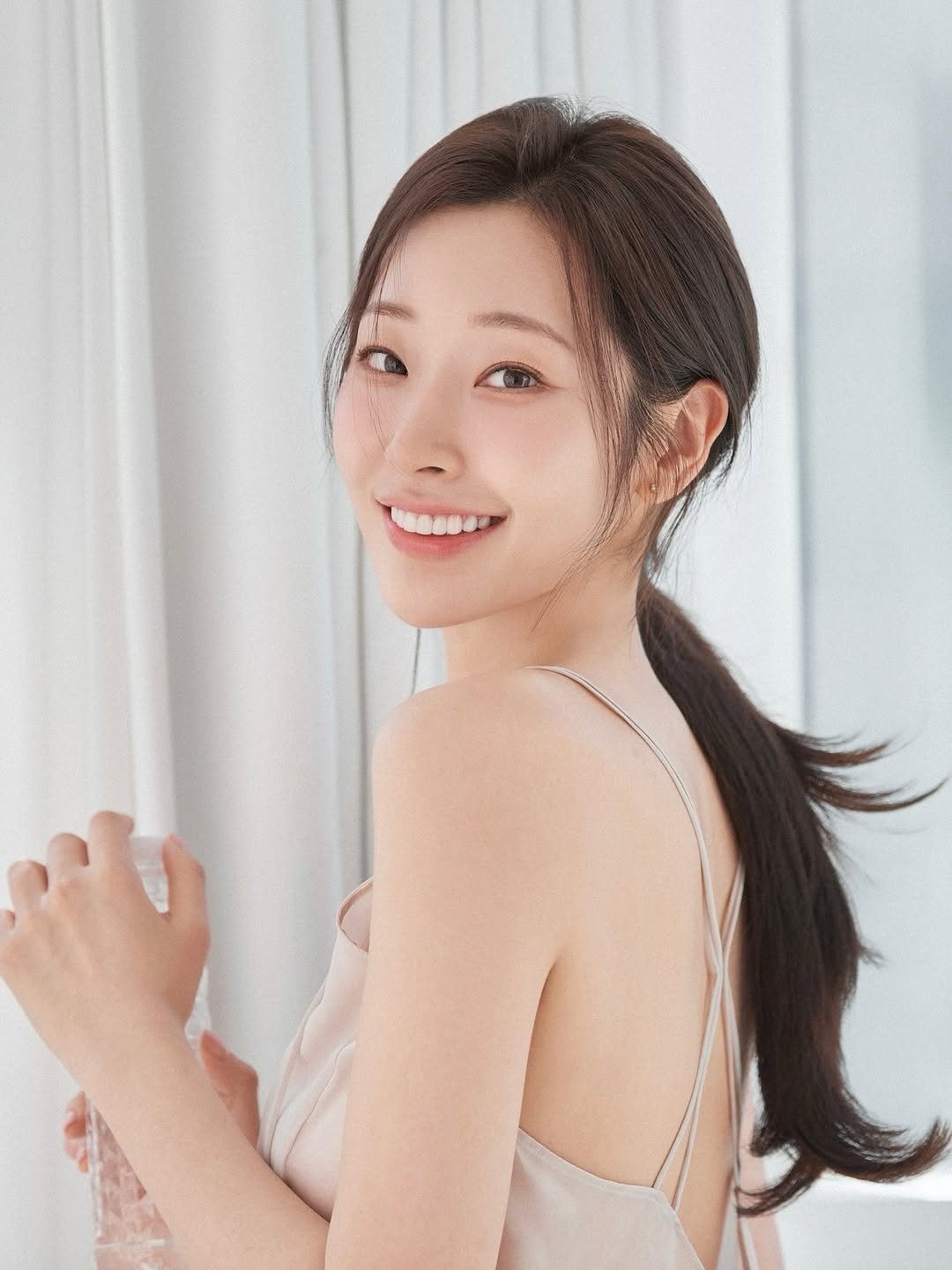 Photo by 심톨 𝐒𝐈𝐌𝐓𝐎𝐇𝐋 on December 31, 2025. May be an image of one or more people, hair and text.