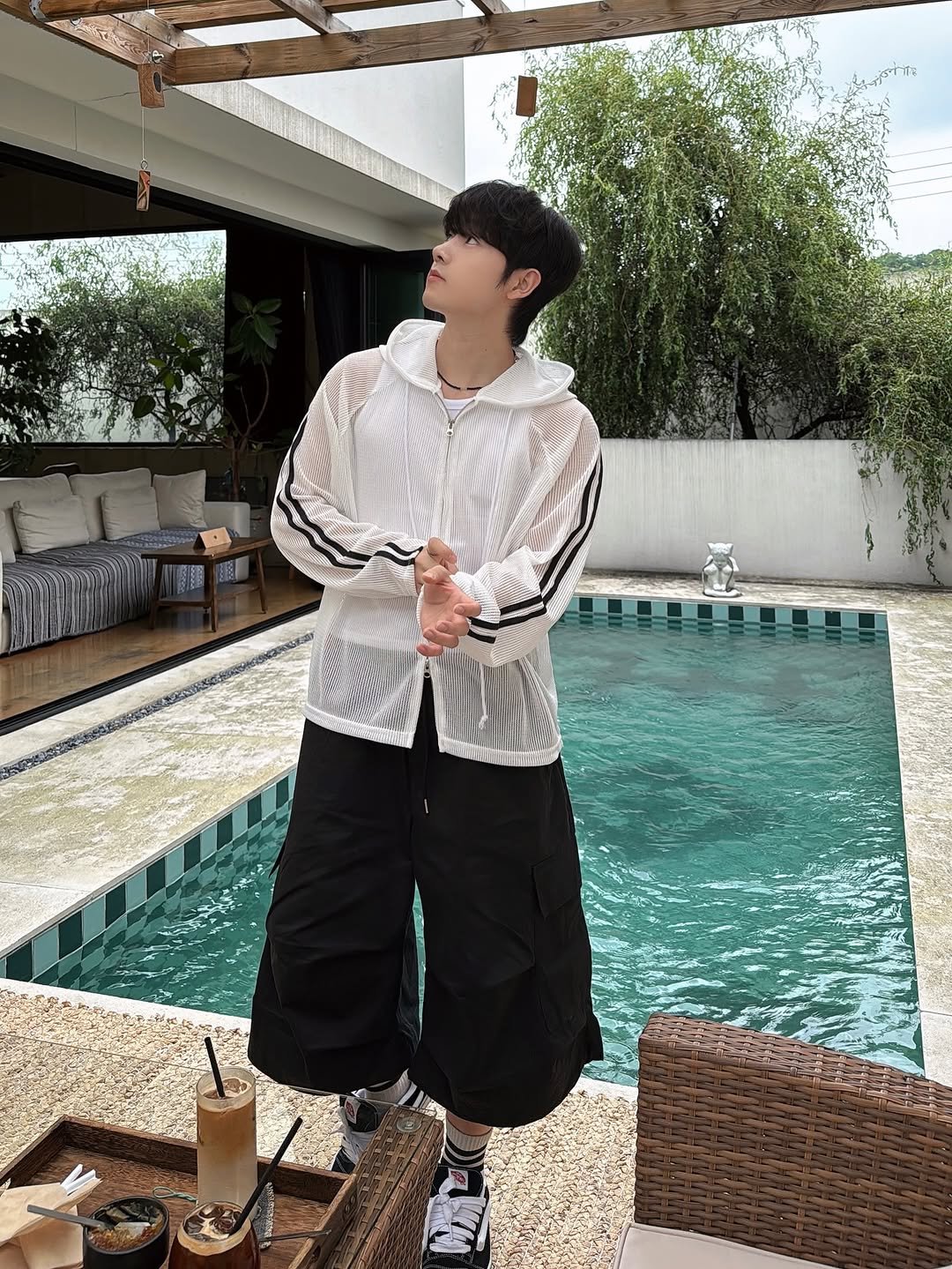 Photo by 신의현/에드앤마이너스 on July 05, 2025. May be an image of 1 person.