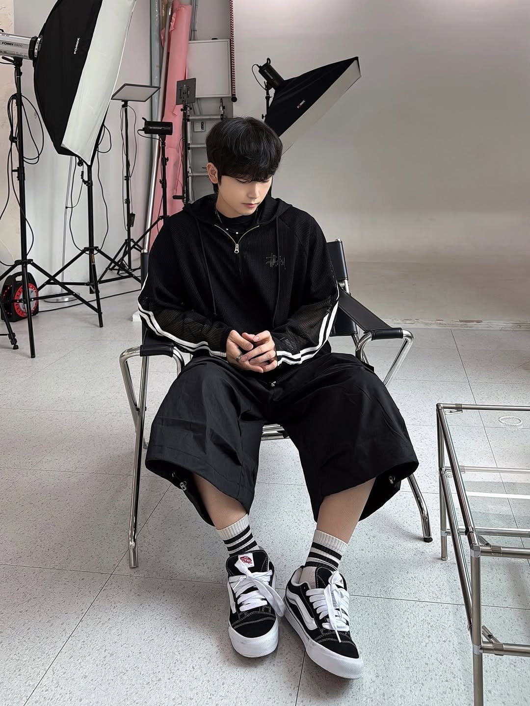 Photo by 신의현/에드앤마이너스 on July 04, 2025. May be an image of 1 person.