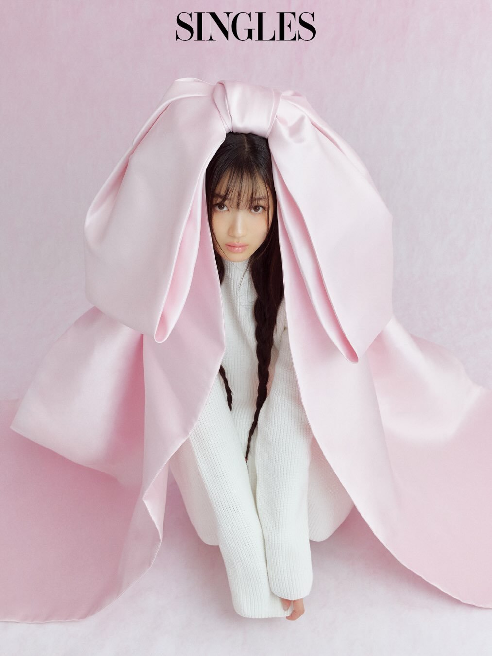 Photo by Singles 싱글즈 on January 06, 2026. May be an image of one or more people, makeup, duffle coat, dress and text that says 'SINGLES GLES'.