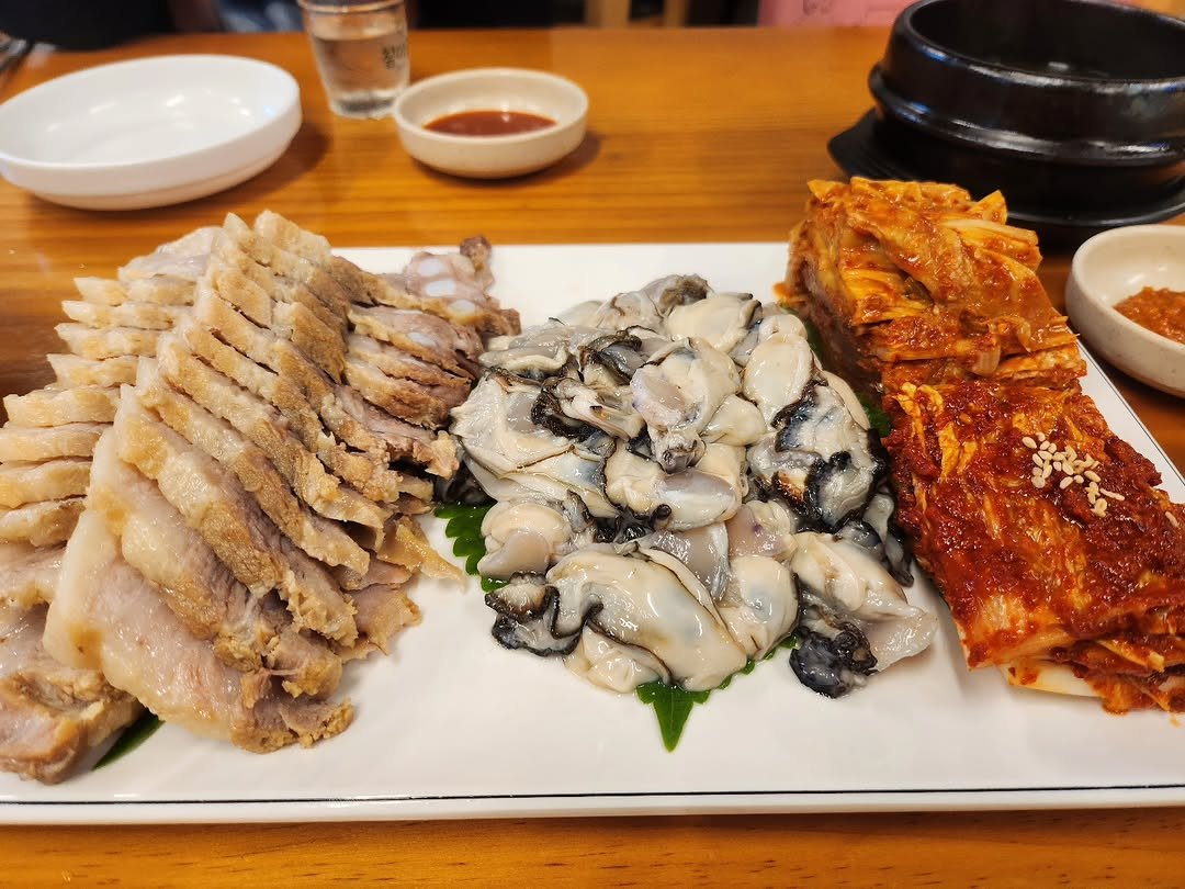 sinpodong_pig 게시물 이미지: #나도가봤다 
겨울엔 역시 냉삼보다 굴보쌈이지
#굴따세

#신포동 #개항로 #동인천...