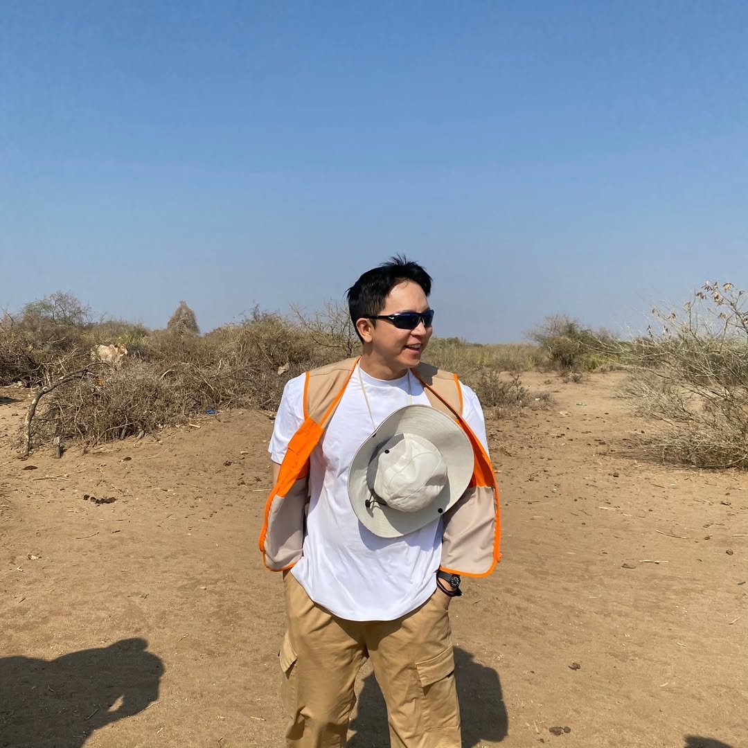 Photo shared by 주언규 on January 16, 2026 tagging @worldvisionkorea, @smithwollenskykorea, and @tablemate.club. May be an image of standing, outdoors and text.