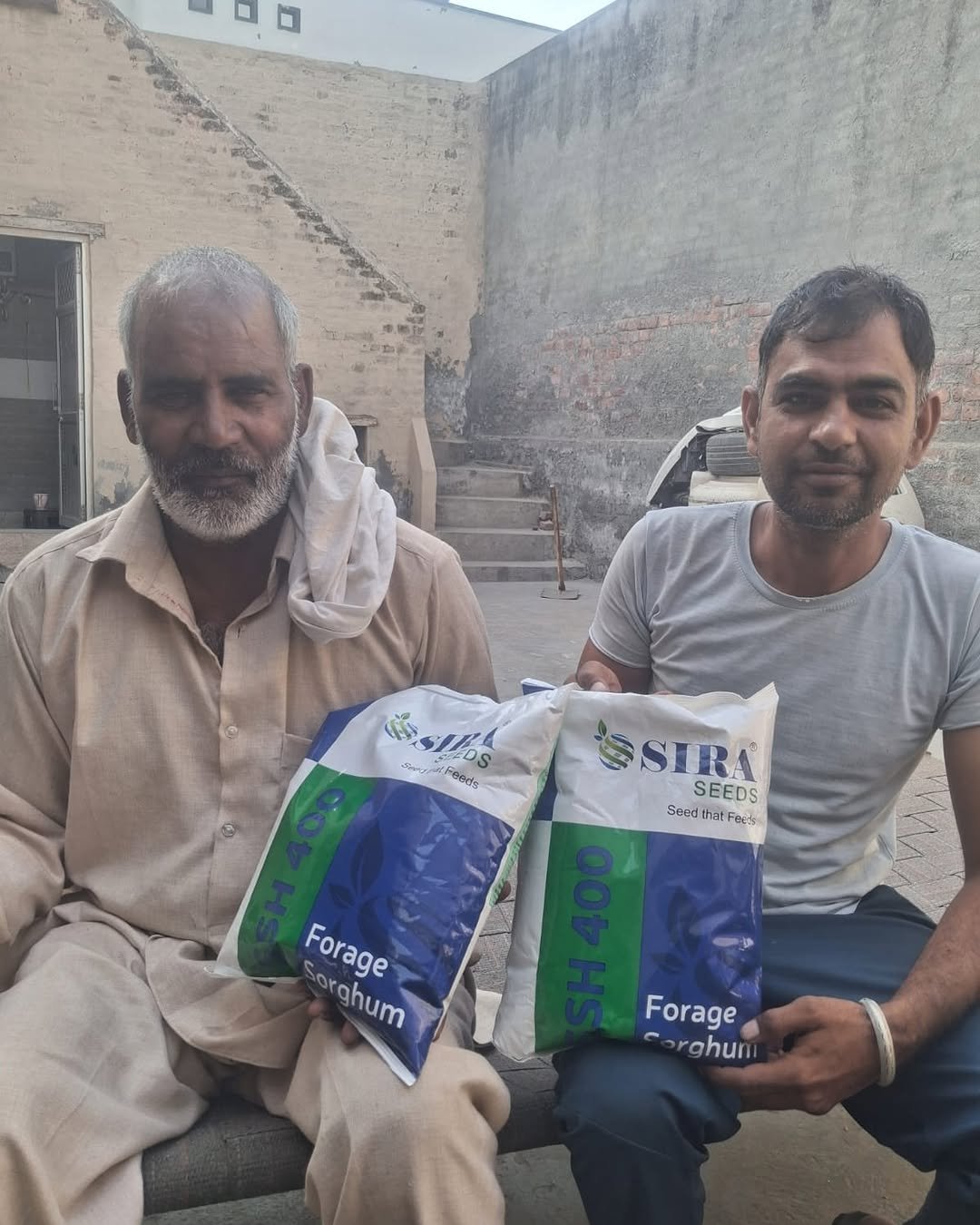 Photo by Sira Seeds on April 26, 2026. May be an image of plastic bag and text that says '金りん SPos Jleg! eeds SIRA SEEDS Seed eedthat SD that at Feck Forage Sorghum orahum Forage orghun'.