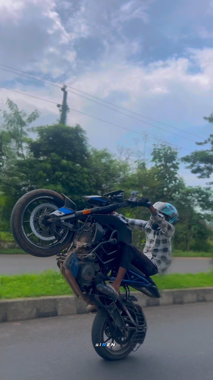 siren_390_ 게시물 이미지: Feel this beat 🙂↔️❤️
.
.
#duke #ktm...