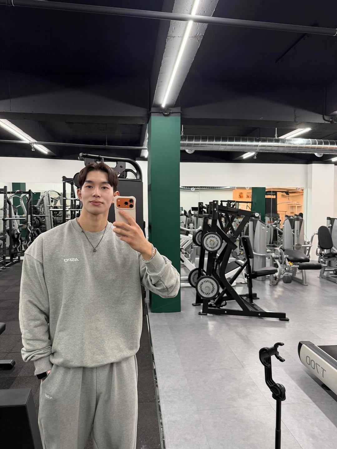 siwan_1116 게시물 이미지: 요즘 내 교복💚 너무 편함🤤

제품 - 헤비쭈리 맨투맨 (그레이) 

월요팅도...
