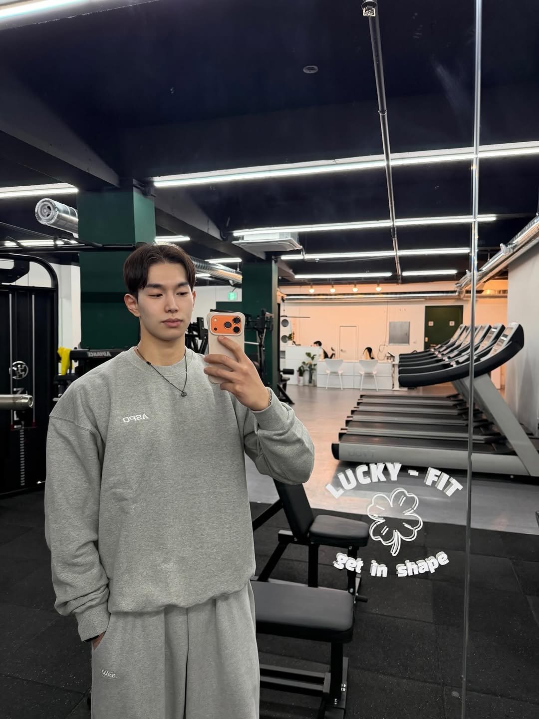siwan_1116 게시물 이미지: 오늘도 아스포와 함께💚
딱 지금 날씨에 입기 너무 좋은🤤
제품 - 헤비쭈리 맨투맨...