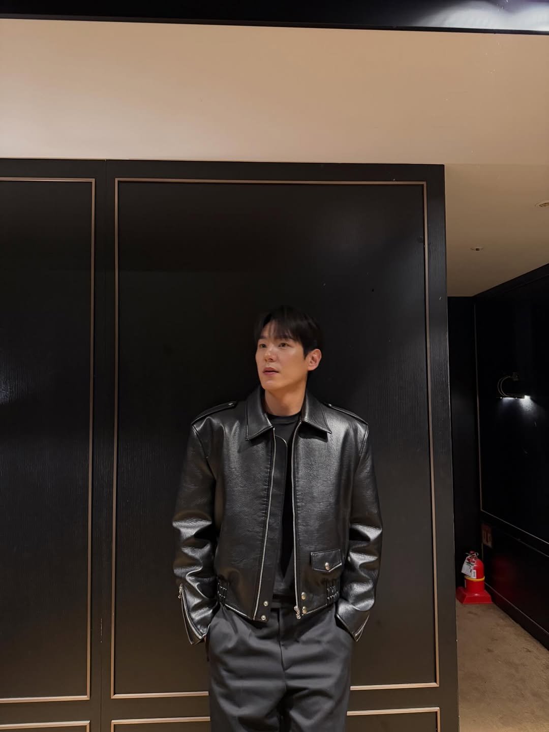 Photo by 곽시양 on March 10, 2026. May be an image of suit, leather, dinner jacket, bolo tie and text.