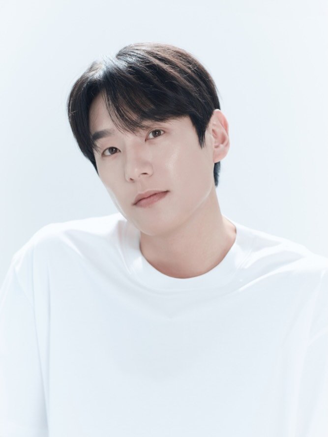 siyang87k 게시물 이미지: 부끄럽지만..
#선화스튜디오 
급하게 찍었지만 너무 감사했어요 😄