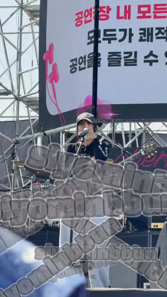 siyominbbun 게시물 이미지: 시연이에게 밥무겄냐구 물어봤는데..
배고프다고 화냄•••

#qwer #시연...