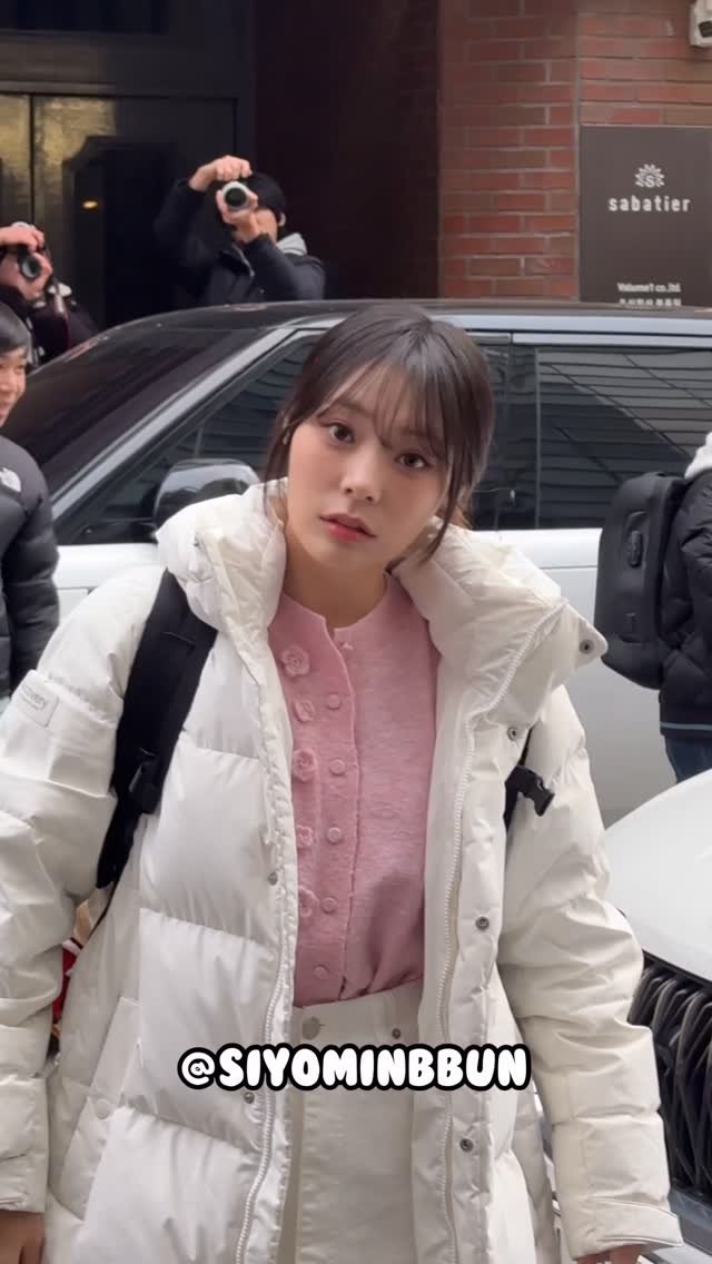 siyominbbun 게시물 이미지: n년째 반말중이였는데 오늘 시연이에게 잡도리 당했어요•••

가나디한테 오늘도 패배...