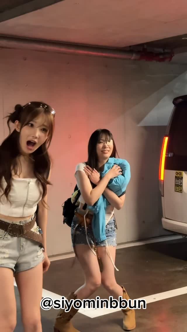 siyominbbun 게시물 이미지: 퇴근길이였슨

저승사자 팬싸탬 빌려서 꼇슨

시연이 이름 세번 불럿슨

시연이...