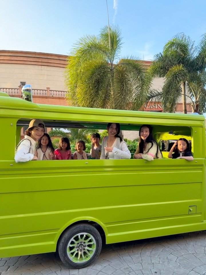 sjingg_ 게시물 이미지: 젖병 친구들이 벌써 초등학생이 돼
다같이 졸업여행을 왔어요🍼

이번 여행 테마는...