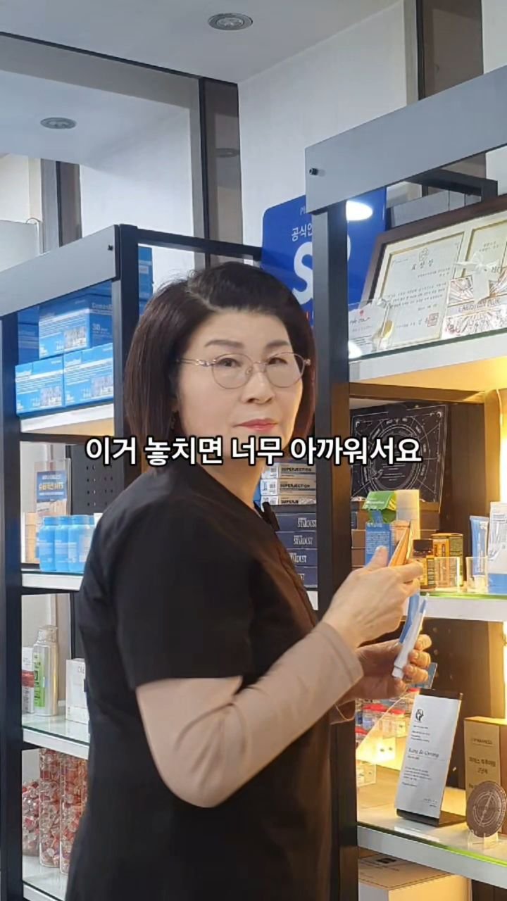 skinsaerona 게시물 이미지: 궁금해하시는 피부 관리 비결..? 🤫

⚠️사실 피부는 우리가 공들인 만큼만 딱...