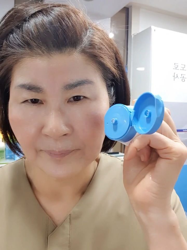 skinsaerona 게시물 이미지: 피부과에 수백 태우기 전에 이 영상 꼭 보세요! 📌

요즘 피부 푸석하고 화장 자꾸...