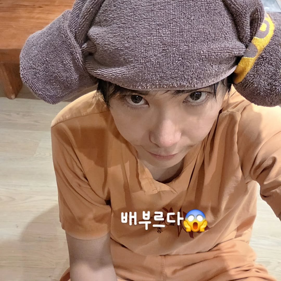 Photo by leehongki on February 18, 2026. May be an image of one or more people, bangs and text that says '배부르다'.