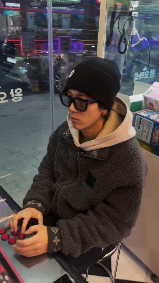 skullhong12 게시물 이미지: 오랜만에 손목스냅을 이용해보았다.
오늘 티켓팅 화이팅🤘