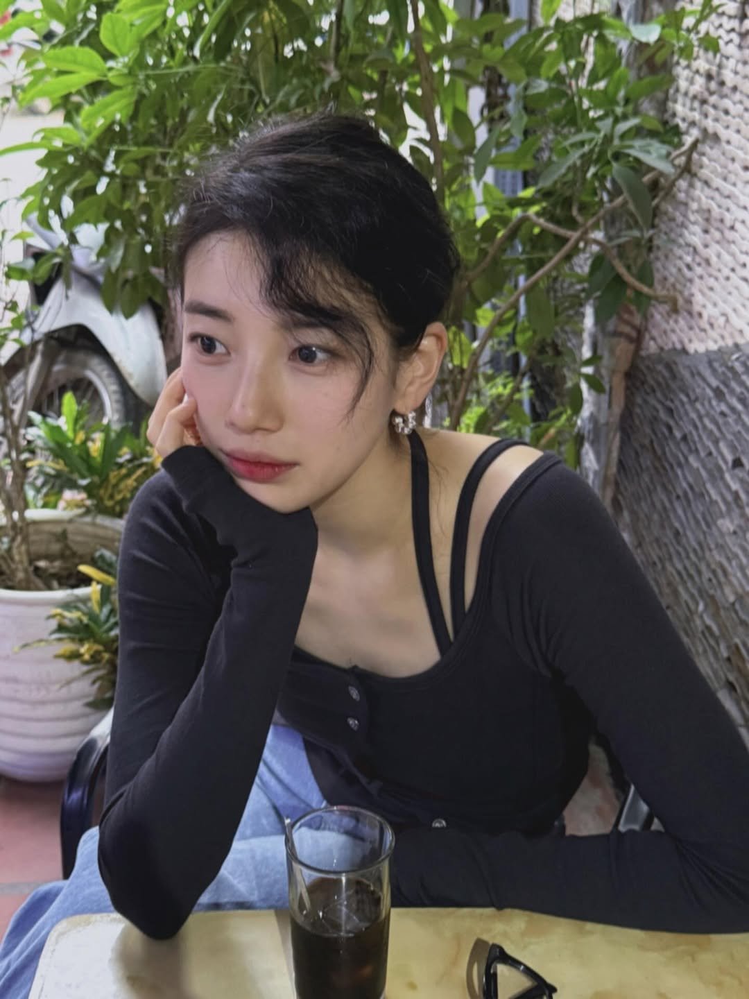 Photo by 숮이  💙🎧🐟🦭❄️⛄️💎🧊✈️🚿🧸🩵🔂 on December 09, 2025. May be an image of one or more people, hair, top and text.