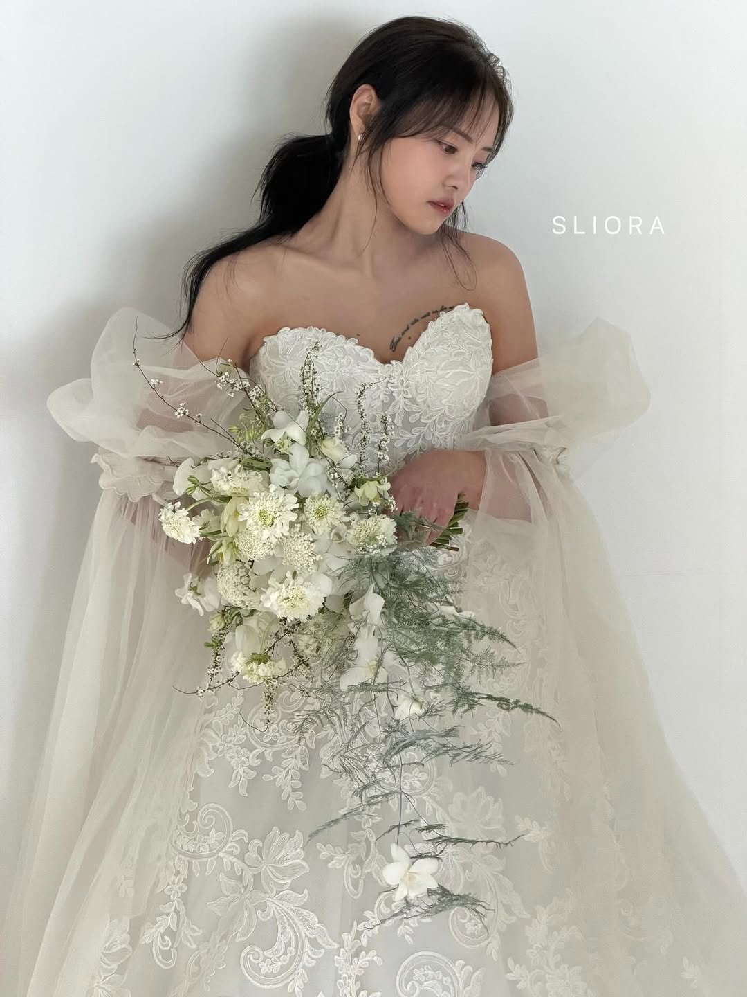 sliora_jeje 게시물 이미지: *SCEANLIORA 

드레스 보자마자 포니테일 하면 
넘 예쁘겠다고 생각해서...