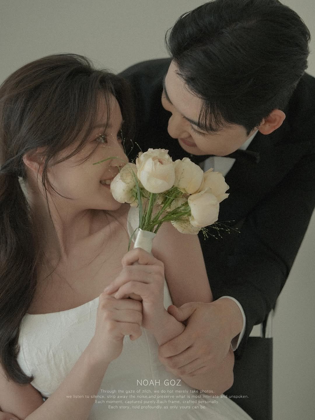 Photo shared by 슬리오라 제제 ㅣ 웨딩헤어 헤어변형 본식헤어 1인 업체 on February 28, 2026 tagging @sliora____. May be an image of people kissing, bouquet, prairie gentian, baby's-breath, wedding and text.